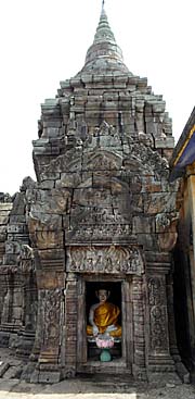 Wat Nokor Bachey, Kampong Cham, Cambodia, Main Tower by Asienreisender